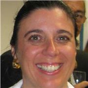 Laureata in Lingua francese impartisce lezioni a studenti, lavoratori e a tutti coloro che necessitino supporto o perfezionamento nella lingua francese